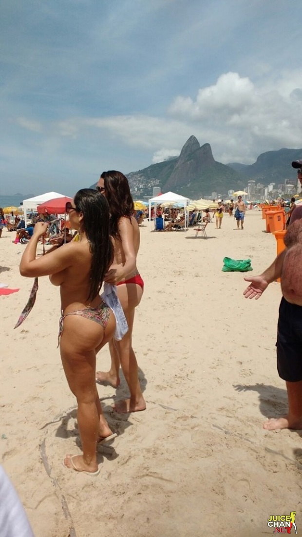 Mulher Melão Pelada Na Praia Em Copacabana