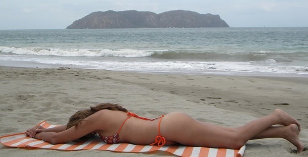 Magrinha Safada De Bikini Na Praia