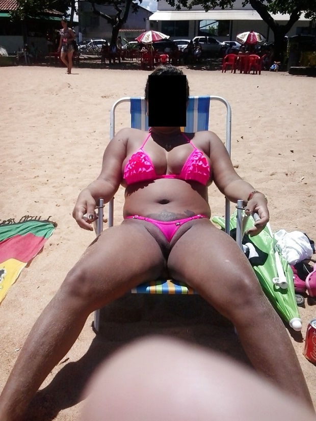 Amadora Safada Com Micro Bikini Na Praia